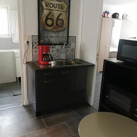 Apartment Maison 48m2 Deux Cour Prive Et Personnelle Pour Motos Ou Voitures 4 Pers Proche Mairie Et Bus Tram *