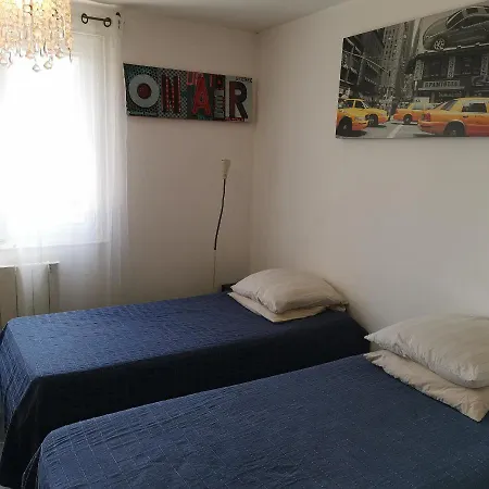 Maison 48m2 Deux Cour Prive Et Personnelle Pour Motos Ou Voitures 4 Pers Proche Mairie Et Bus Tram Apartamento