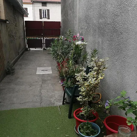 Maison 48m2 Deux Cour Prive Et Personnelle Pour Motos Ou Voitures 4 Pers Proche Mairie Et Bus Tram *