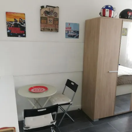 Maison 48m2 Deux Cour Prive Et Personnelle Pour Motos Ou Voitures 4 Pers Proche Mairie Et Bus Tram