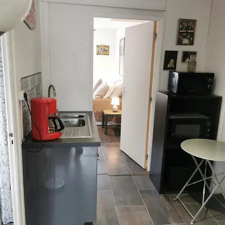 Apartment Maison 48m2 Deux Cour Prive Et Personnelle Pour Motos Ou Voitures 4 Pers Proche Mairie Et Bus Tram Le Pont-de-Claix