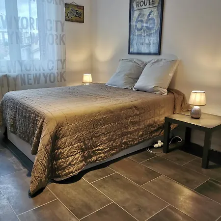 Maison 48m2 Deux Cour Prive Et Personnelle Pour Motos Ou Voitures 4 Pers Proche Mairie Et Bus Tram Apartment