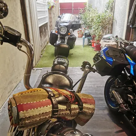 Maison 48m2 Deux Cour Prive Et Personnelle Pour Motos Ou Voitures 4 Pers Proche Mairie Et Bus Tram Apartment *