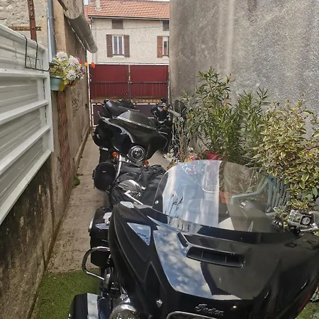 Maison 48m2 Deux Cour Prive Et Personnelle Pour Motos Ou Voitures 4 Pers Proche Mairie Et Bus Tram Lejlighed